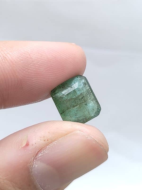 Natural Emerald Stone 8