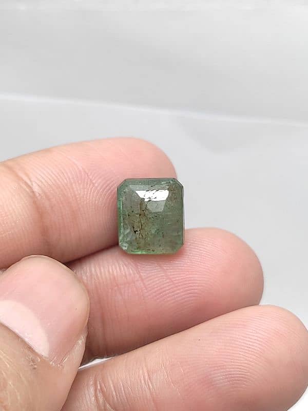 Natural Emerald Stone 10