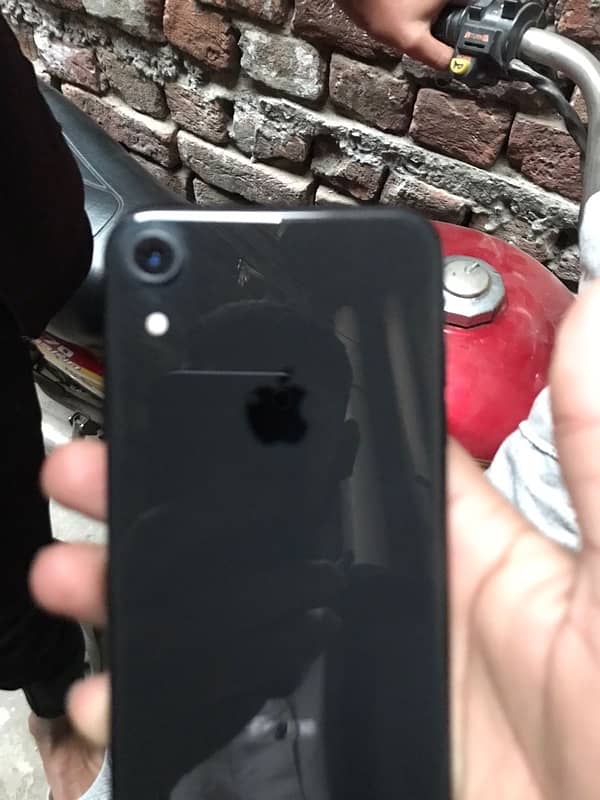 Iphone XR 10/10  condition All okay just thora dot ha baki waterpack h 1