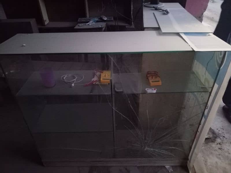 2 adad glass counter 4