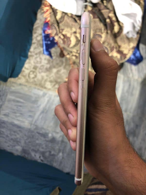 iphone 7plus 128gb pta approved my whatsapp number 03333877126 3