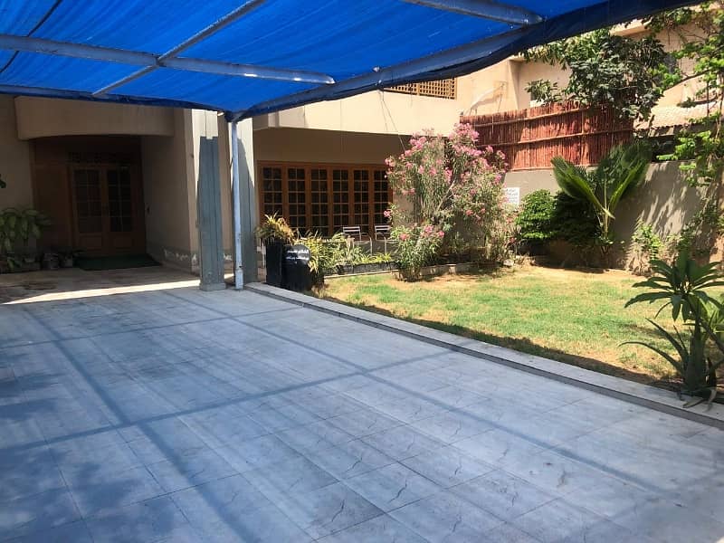 666 Yards Well Maintained Bungalow For Sale in DHA Phase 06 1