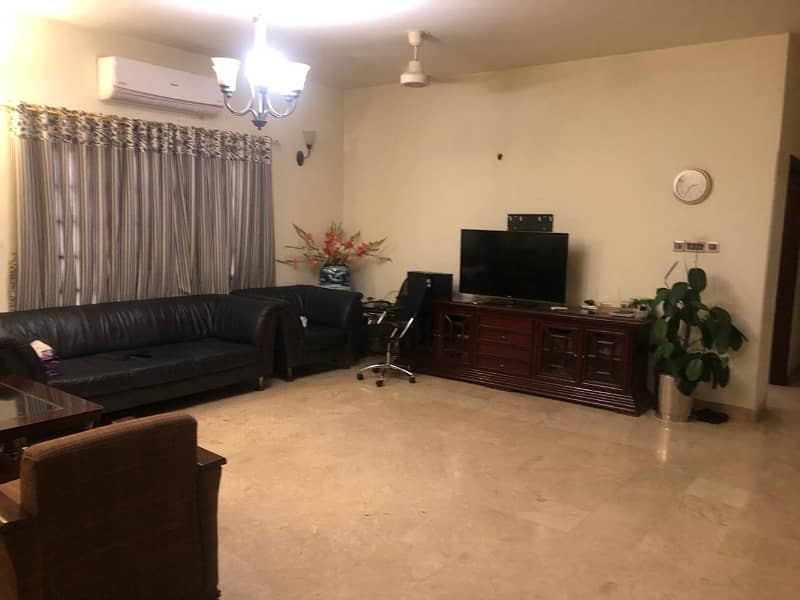 666 Yards Well Maintained Bungalow For Sale in DHA Phase 06 3