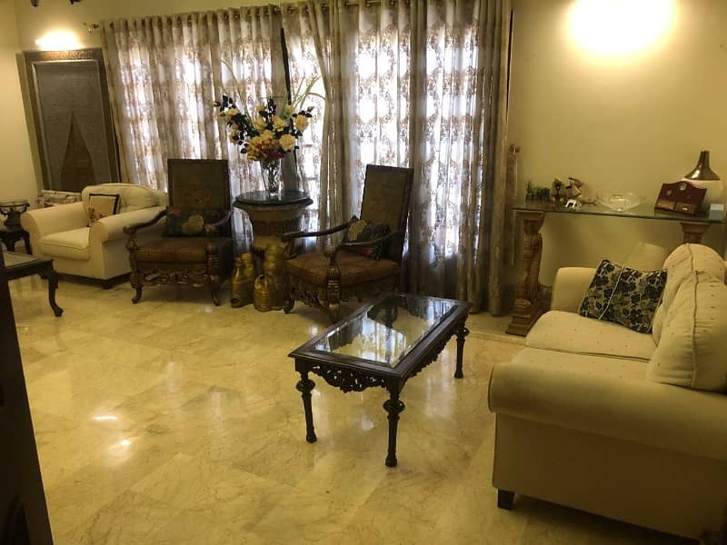 666 Yards Well Maintained Bungalow For Sale in DHA Phase 06 4