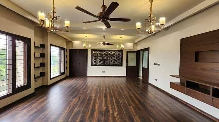 800 Yards Bungalow DHA PHASE 05 FOR SALE 3