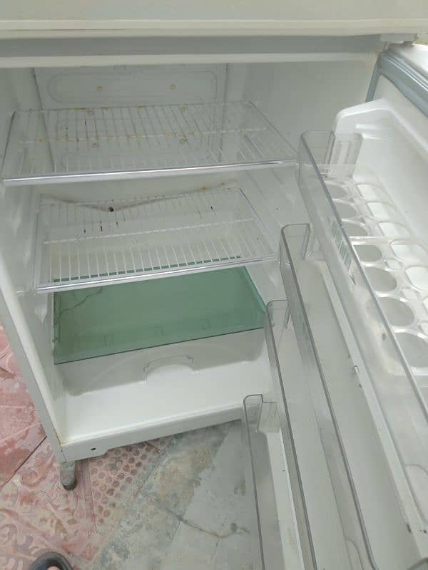 urgent sale refrigerator condition lush 2