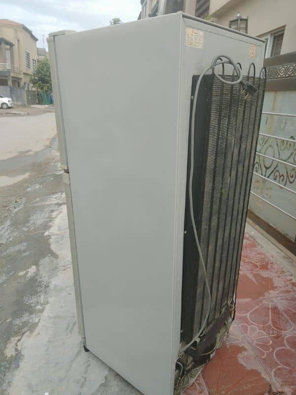 urgent sale refrigerator condition lush 3