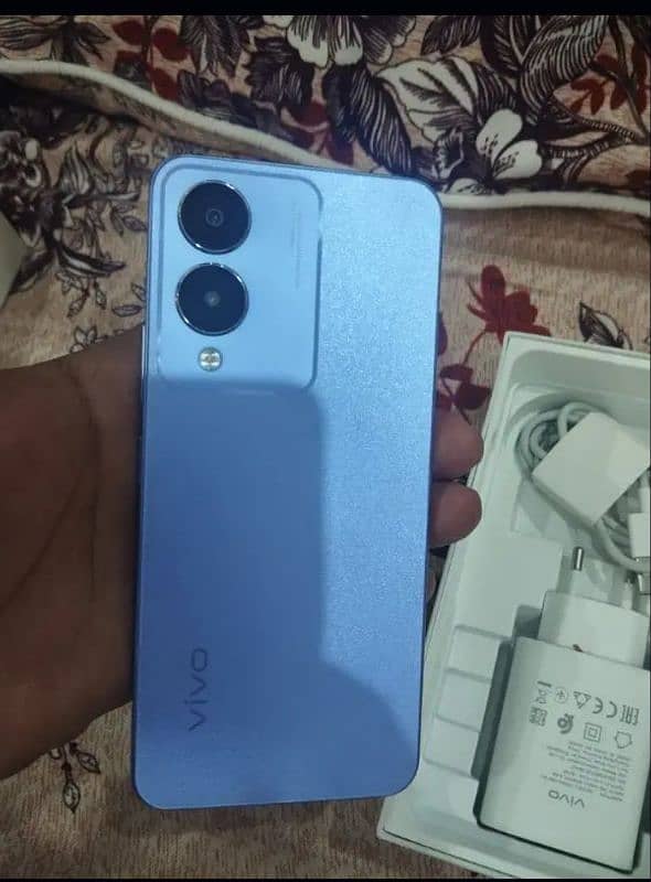 I wants to sale my vivo y17s 6gb ram 128gb memory full box available 0