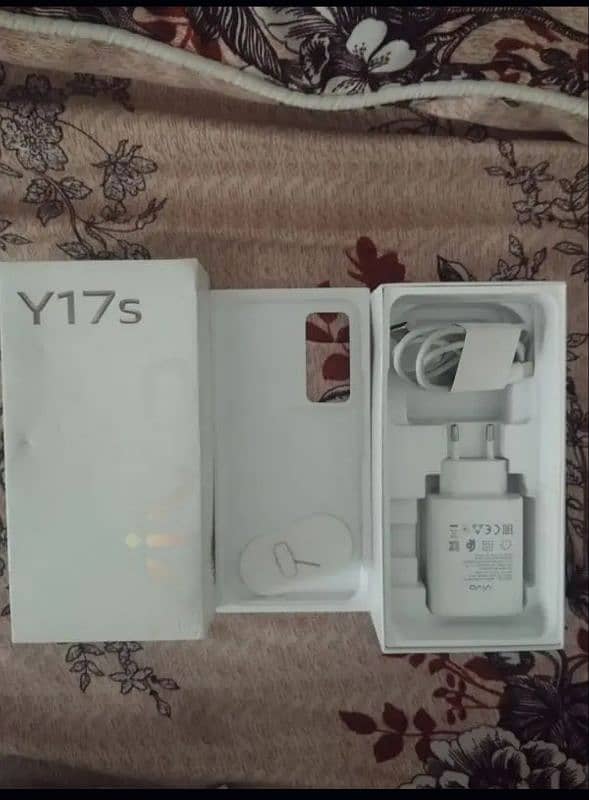 I wants to sale my vivo y17s 6gb ram 128gb memory full box available 1