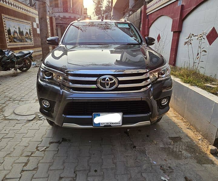 Toyota Hilux revo v 2020 1