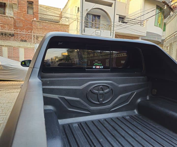 Toyota Hilux revo v 2020 16