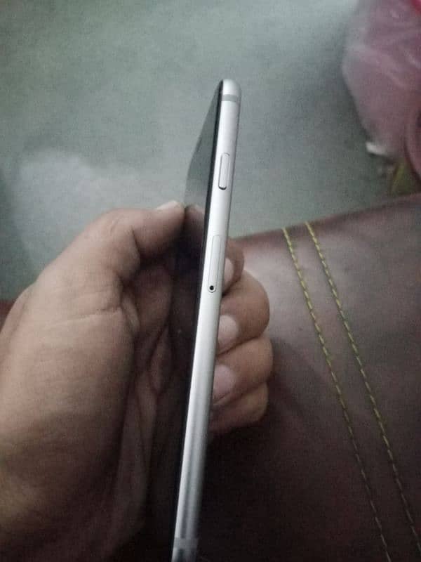 iphone 6s 32 gb 9/10 condition non pta approve hai 2