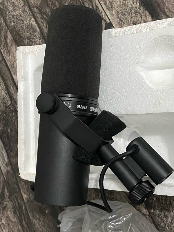 Brand New Mic Shure Sm7b 4