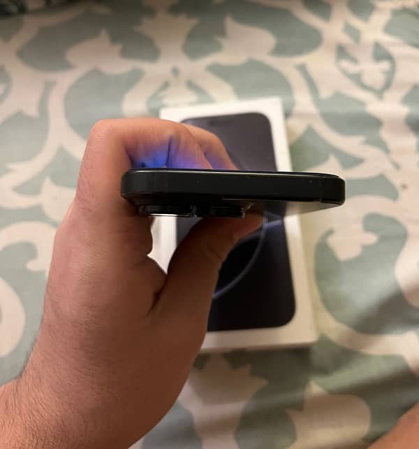 iPhone 16 pro 256gb 4