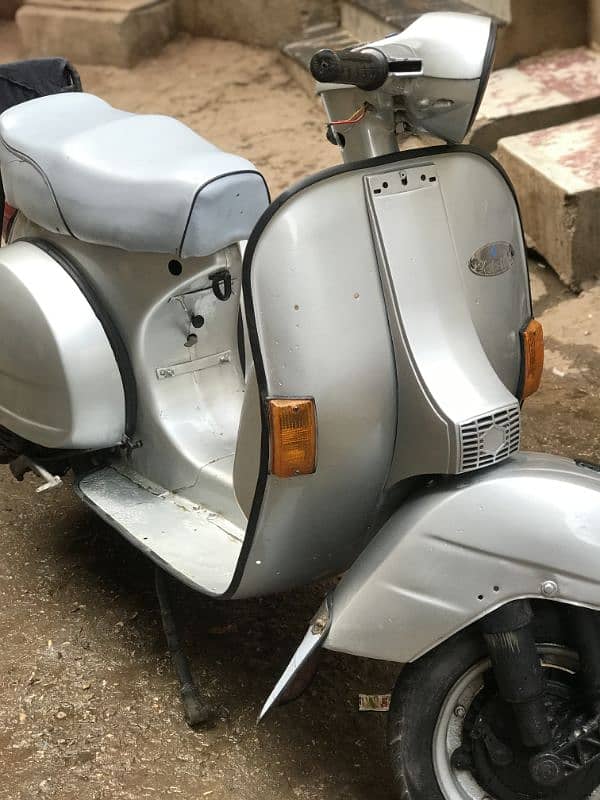 vespa sprint 84 model Karachi number 1