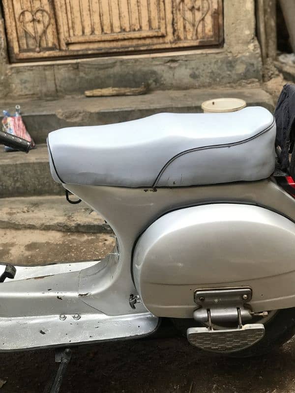 vespa sprint 84 model Karachi number 3