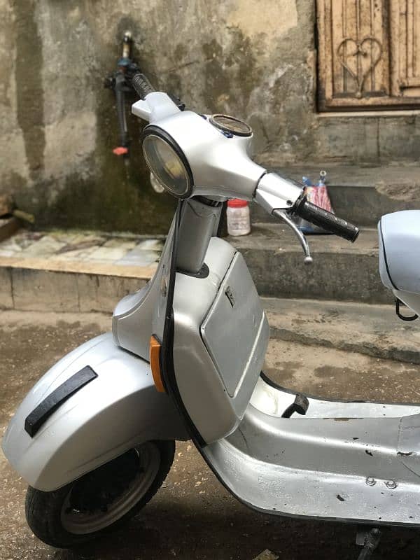 vespa sprint 84 model Karachi number 4