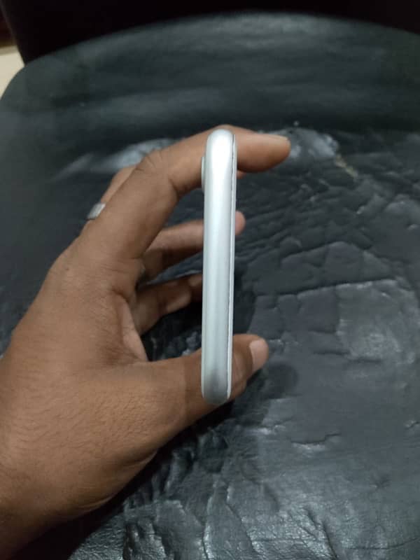 Iphone 7 256 GB PTA Approved 3