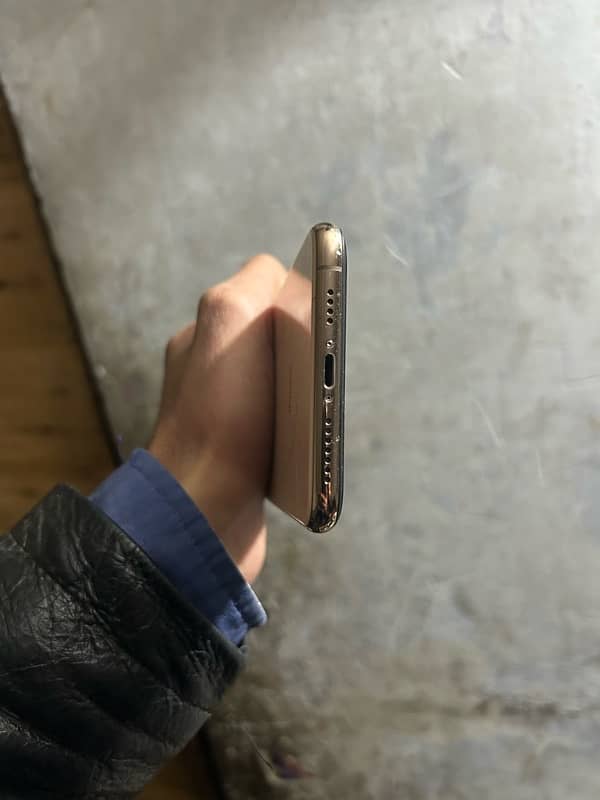 iPhone XS max factory unlocked 256gb camera issue 12