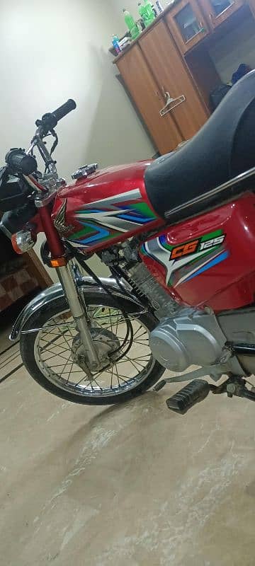 Honda Red 125 2023 11,000 Km running 4