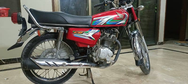 Honda Red 125 2023 11,000 Km running 5