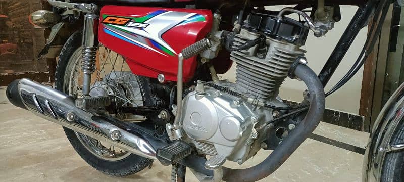 Honda Red 125 2023 11,000 Km running 7