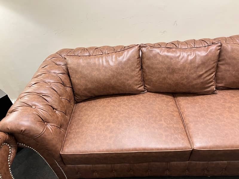 New Condition leather ragison Sofa 100% new condition (15 yr warranty) 6