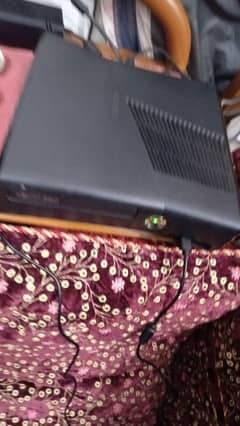 Xbox 360 in good condition with 2 controllers also with box