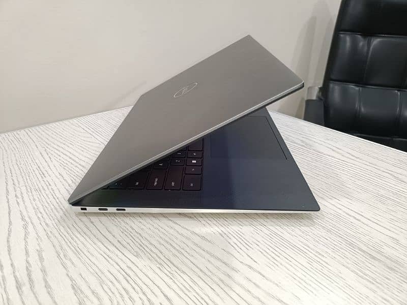 Dell Xps 15 9530 core i7 13th gen i7-13700h 14 cores 4gb gpu 4k touch 10