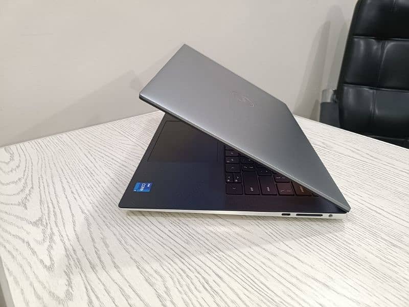 Dell Xps 15 9530 core i7 13th gen i7-13700h 14 cores 4gb gpu 4k touch 11