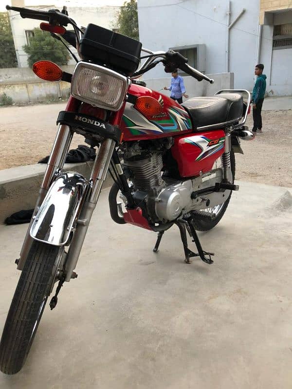 salling my bike honda c. g 125 perfect condition reasonable price. 0