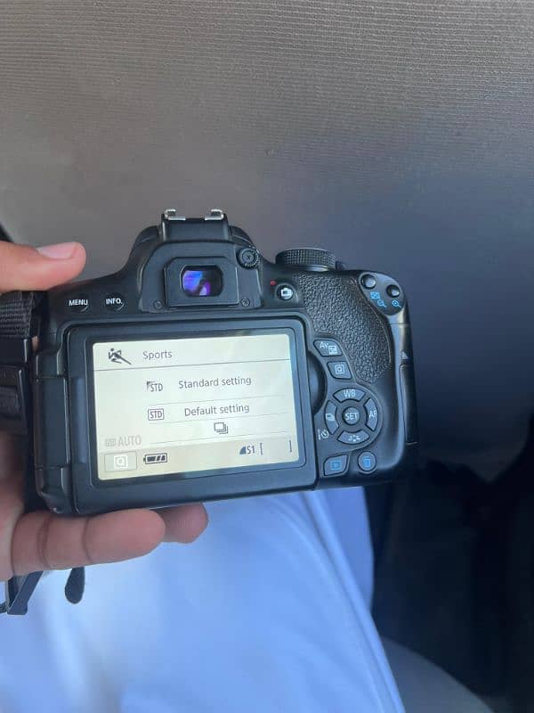 DSLR camera canon 750D 1