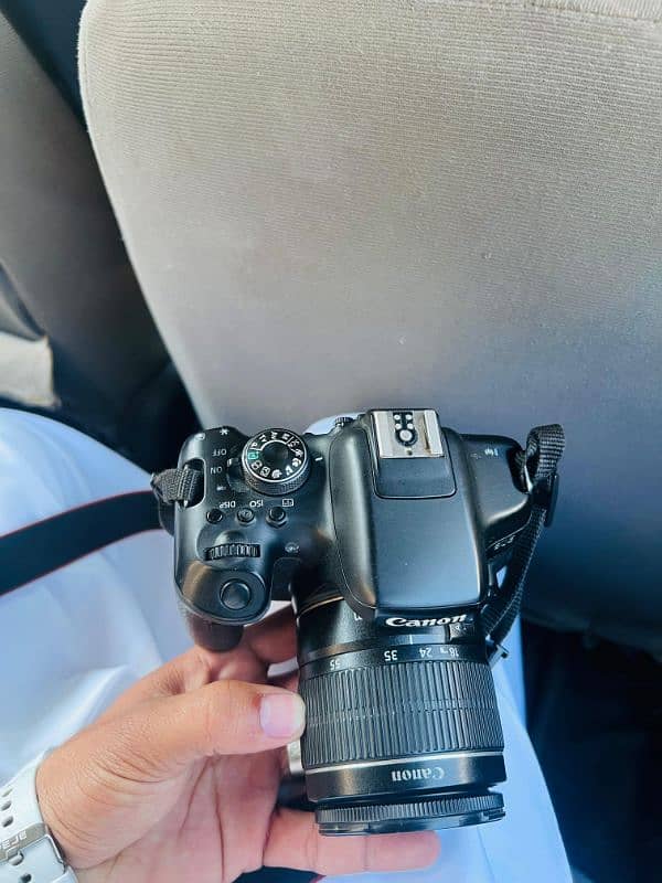 DSLR camera canon 750D 2