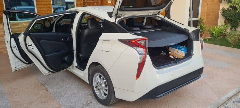 Toyota Prius 2018/2021 Neat and Clean 3