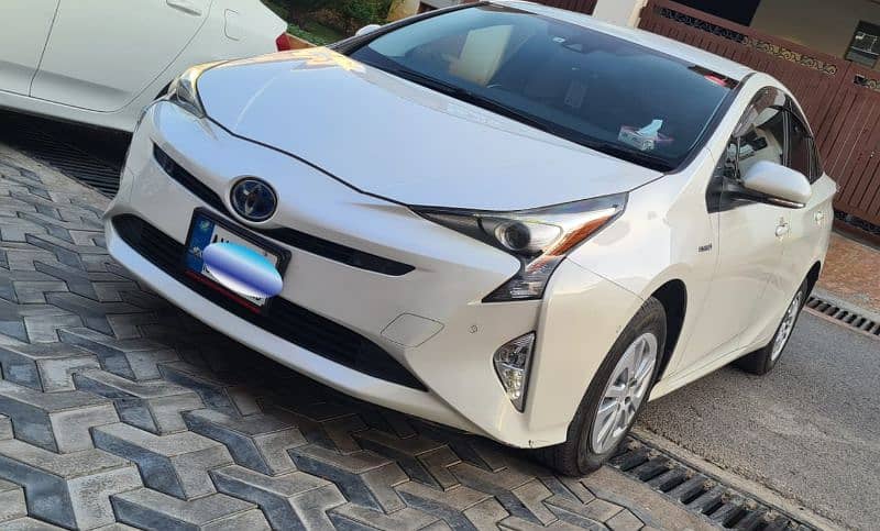 Toyota Prius 2018/2021 Neat and Clean 7