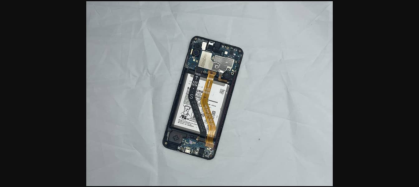 Samsung Mobile A20 (Damage) and Iphone 6s (Dead) 4