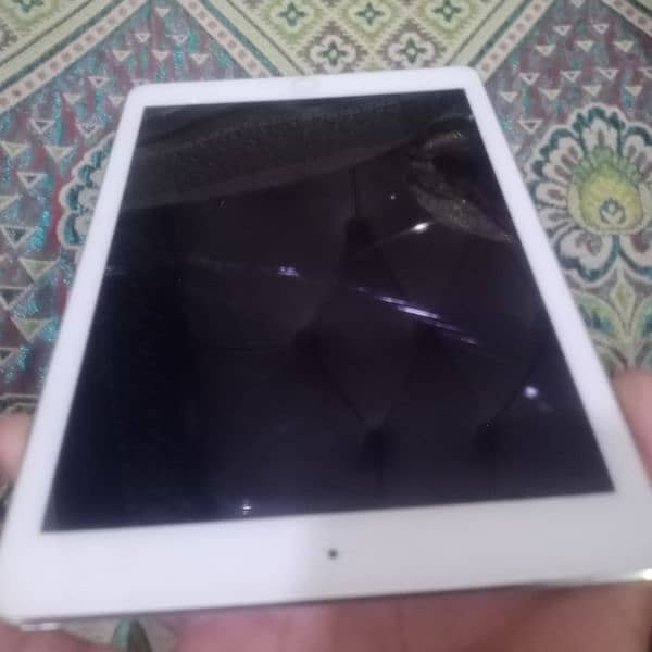 iPad Air 1st Generation (16GB) – Good Condition, Affordable Price! 6