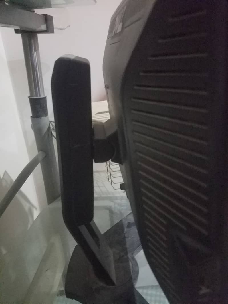 2 dell monitors avaible 3