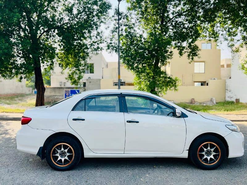 Toyota Corolla GLI Automatec 1.6 (2013). 3