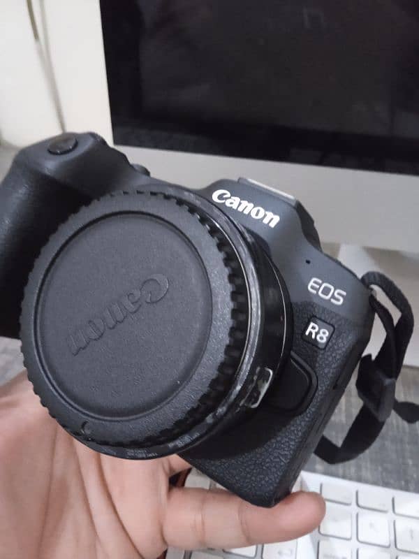 Canon R8 0