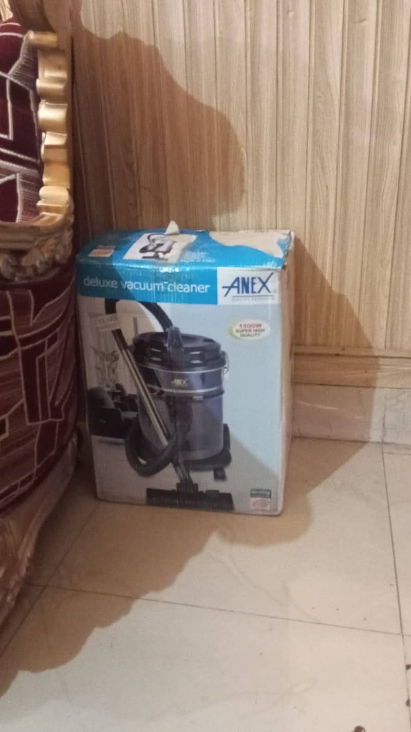 Deluxe vacuum cleaner 0