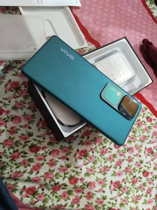 Vivo V30 5g 12.256 10by10 Condition 3