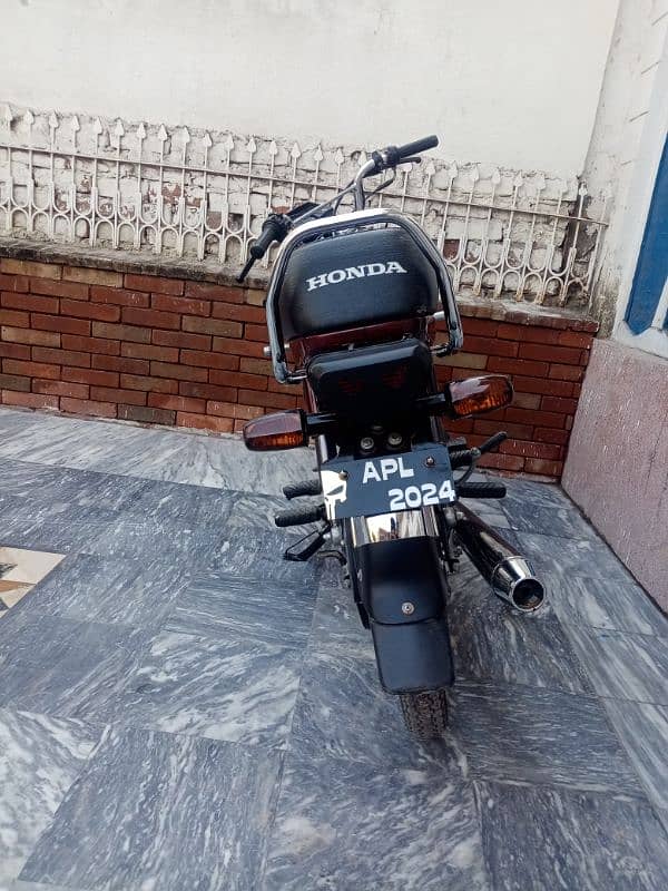 just 4500 km use new condition one hand use 1