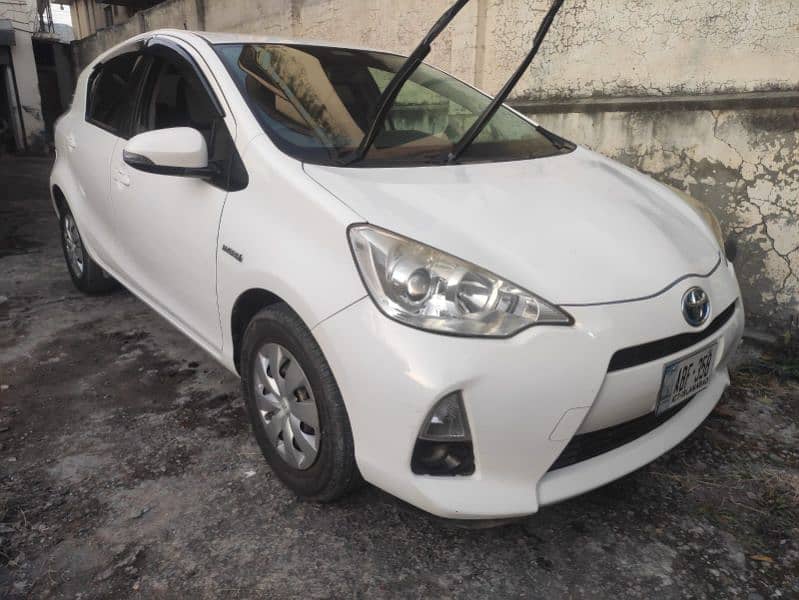 Toyota Aqua 2013 reg 2016 isl no white color 2