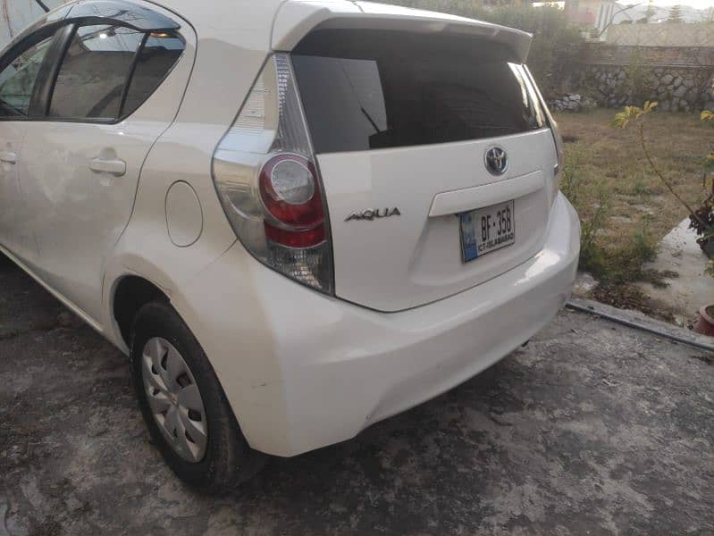 Toyota Aqua 2013 reg 2016 isl no white color 5