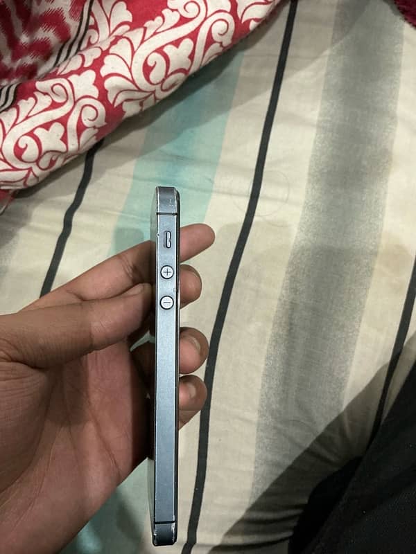 Iphone 5 PTA Approved 8/10 condition 1