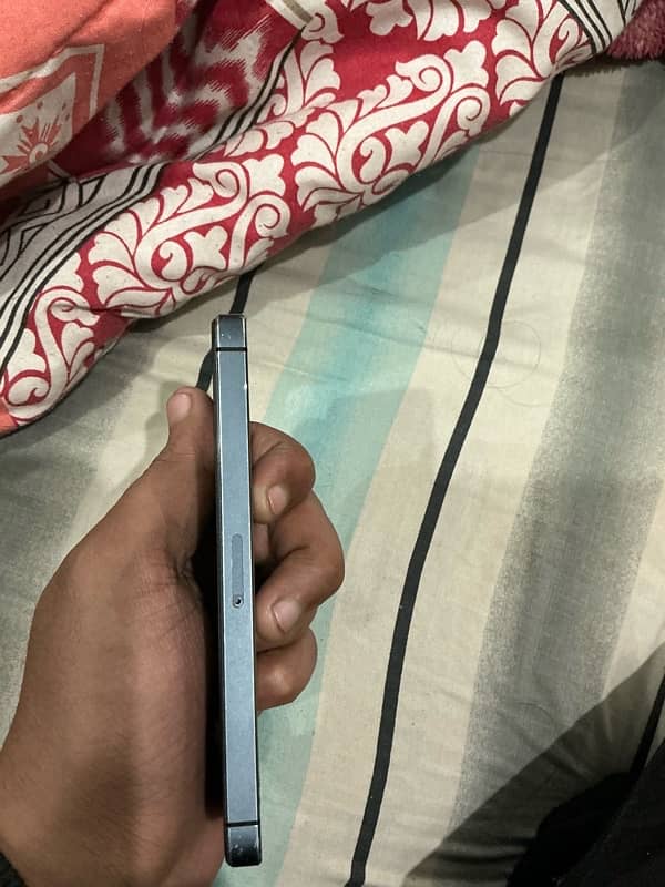 Iphone 5 PTA Approved 8/10 condition 4