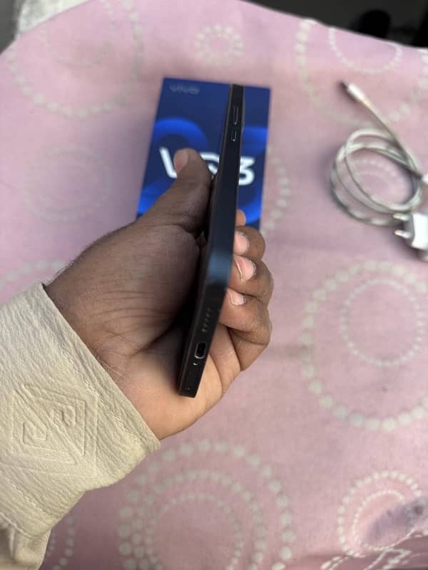 vivo v23 5G New Condition box + orignal Charges 1