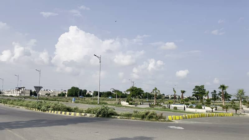 5 MARLA PLOT K 1093 ALL PAID FOR SALE LOCATED AT THE SUPER HOT LOCATION OF DHA LAHORE 0