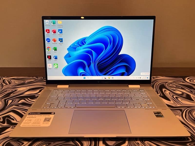 HP Envy 15 x360 ci5 12gen 8gb ram 256gb SSD 0